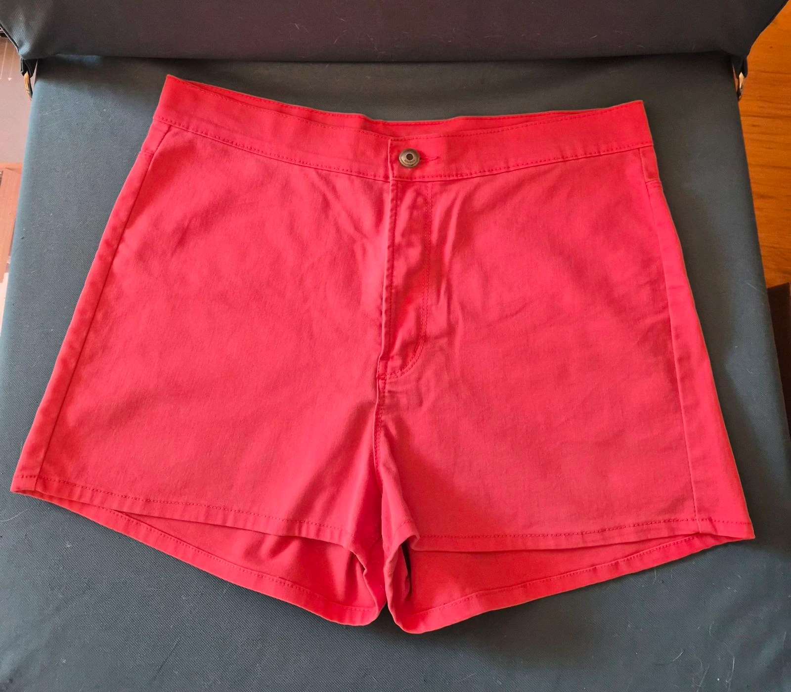 Short Eden Rock tons rose/rouge taille 42/XL